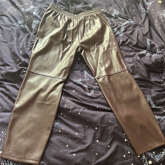 Burgundy faux leather pants - Picture 5 of 5